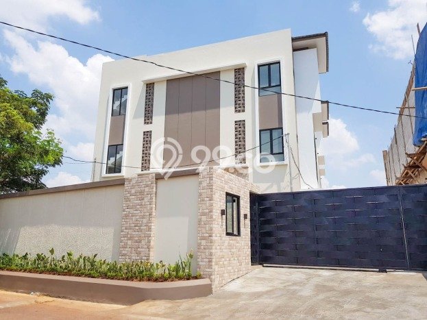 Rumah Mewah LB 924m2 Siap Pakai Desain Elegan di Telukjambe, Karawang Rumah Mewah LB 924m2 Siap Pakai Desain Elegan di Telukjambe, Karawang