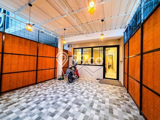Rumah Kost untuk Dijual di Tanjung Duren Punya 24 Kamar Rumah Kost untuk Dijual di Tanjung Duren Punya 24 Kamar