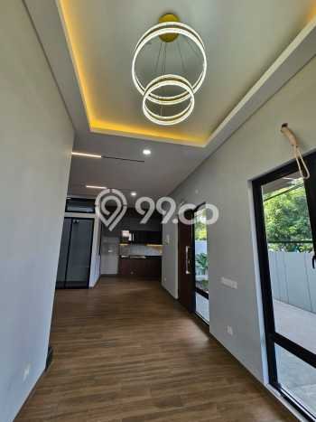 Ready to Use! Luxury House LT 159m2 Desain Elegan di BSD Griya Loka Ready to Use! Luxury House LT 159m2 Desain Elegan di BSD Griya Loka