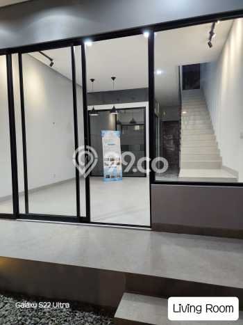 Rumah Luas Asri 3 KT Siap Pakai di BSD Griya Loka Tangerang Rumah Luas Asri 3 KT Siap Pakai di BSD Griya Loka Tangerang