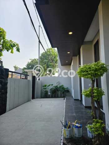 Ready to Use! Luxury House LT 159m2 Desain Elegan di BSD Griya Loka Ready to Use! Luxury House LT 159m2 Desain Elegan di BSD Griya Loka