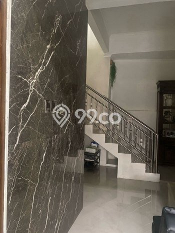 Rumah Strategis Minimalis Lb 160m2 di Ciracas, Jakarta Timur Rumah Strategis Minimalis Lb 160m2 di Ciracas, Jakarta Timur