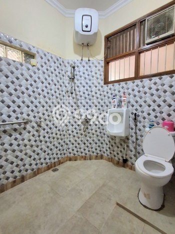 Hunian Mewah LB 300m2 Siap Pakai Desain Elegan di Jatiwaringin, Bekasi Hunian Mewah LB 300m2 Siap Pakai Desain Elegan di Jatiwaringin, Bekasi