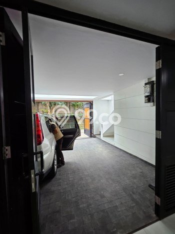 Rumah Mewah LB 250m2 Siap Pakai Desain Elegan di Pejaten, Jakarta Selatan Rumah Mewah LB 250m2 Siap Pakai Desain Elegan di Pejaten, Jakarta Selatan