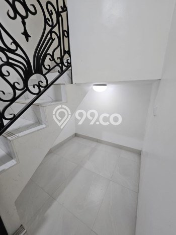 Rumah Mewah LB 250m2 Siap Pakai Desain Elegan di Pejaten, Jakarta Selatan Rumah Mewah LB 250m2 Siap Pakai Desain Elegan di Pejaten, Jakarta Selatan