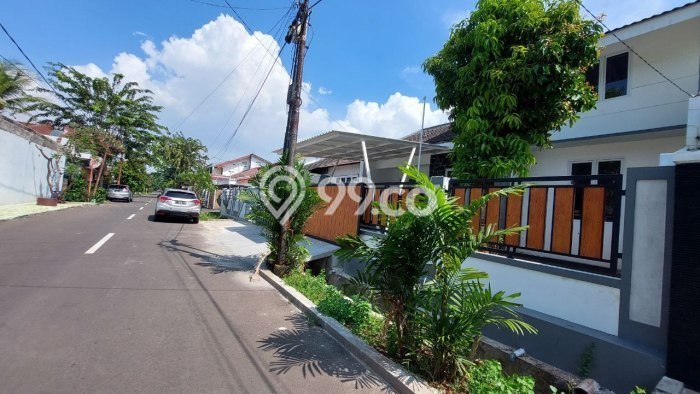 Rumah Mewah Siap Huni LT 208m2 di Duren Sawit, Jakarta Timur Rumah Mewah Siap Huni LT 208m2 di Duren Sawit, Jakarta Timur