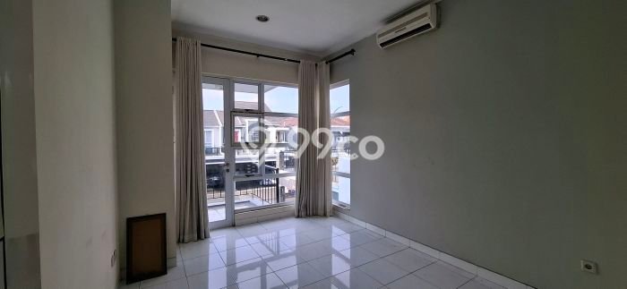 For Sale! Luxury House LT 200m2 Desain Elegan di Kota Wisata For Sale! Luxury House LT 200m2 Desain Elegan di Kota Wisata