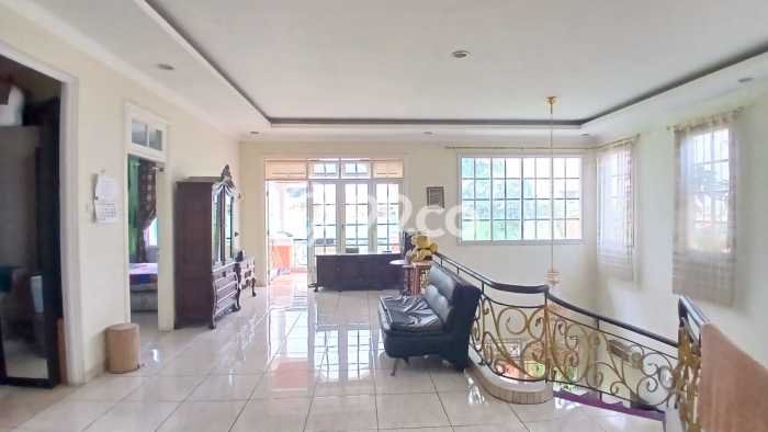Dijual Rumah Mewah Elegan Dengan View Eksklusif di Kota Wisata, Jakarta Timur Dijual Rumah Mewah Elegan Dengan View Eksklusif di Kota Wisata, Jakarta Timur