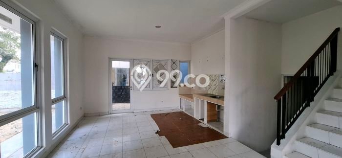 Rumah Elit Modern Tanpa Renovasi di Kota Wisata Jakarta Timur Rumah Elit Modern Tanpa Renovasi di Kota Wisata Jakarta Timur