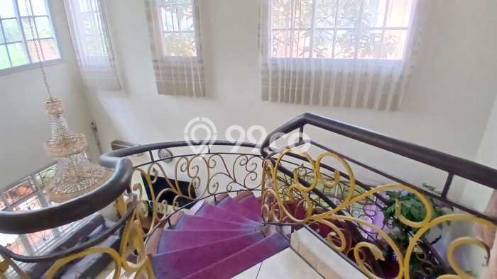 Dijual Rumah Mewah Elegan Dengan View Eksklusif di Kota Wisata, Jakarta Timur Dijual Rumah Mewah Elegan Dengan View Eksklusif di Kota Wisata, Jakarta Timur