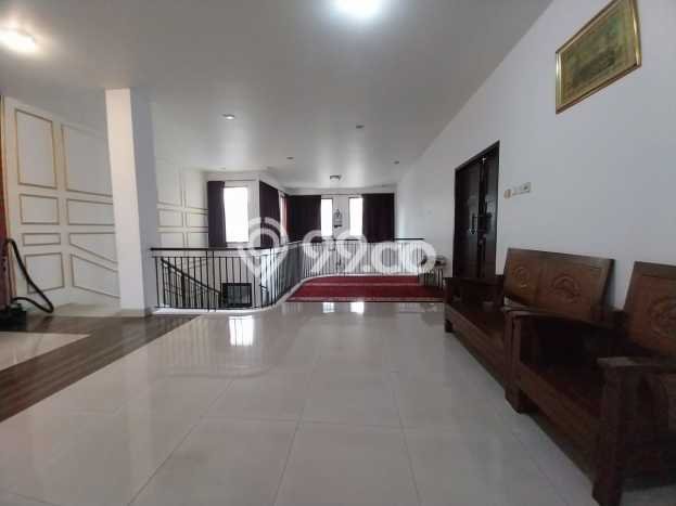 Rumah Mewah LB 700m2 Siap Pakai Desain Elegan di Kota Wisata, Jakarta Timur Rumah Mewah LB 700m2 Siap Pakai Desain Elegan di Kota Wisata, Jakarta Timur