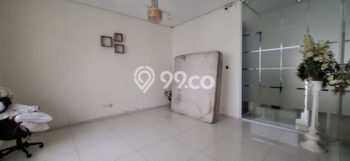 For Sale! Luxury House LT 495m2 Desain Modern di Kota Wisata For Sale! Luxury House LT 495m2 Desain Modern di Kota Wisata