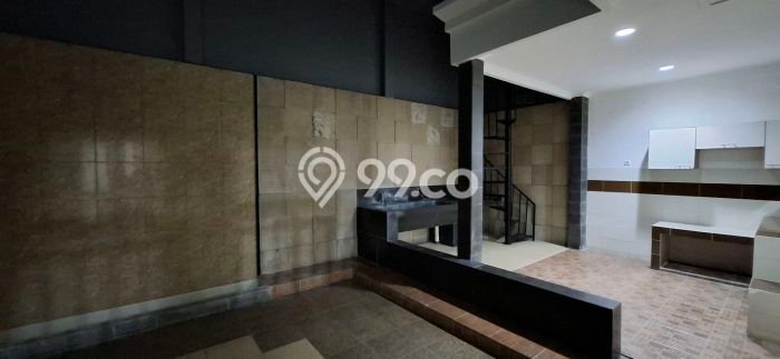 Rumah Mewah LB 250m2 Siap Huni Desain Elegan di Kota Wisata, Jakarta Timur Rumah Mewah LB 250m2 Siap Huni Desain Elegan di Kota Wisata, Jakarta Timur