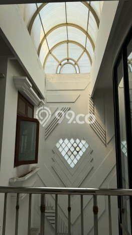 Hunian Modern dengan LT 613m2 & LB 700m2 Dikontrakkan di Tanjung Duren Hunian Modern dengan LT 613m2 & LB 700m2 Dikontrakkan di Tanjung Duren