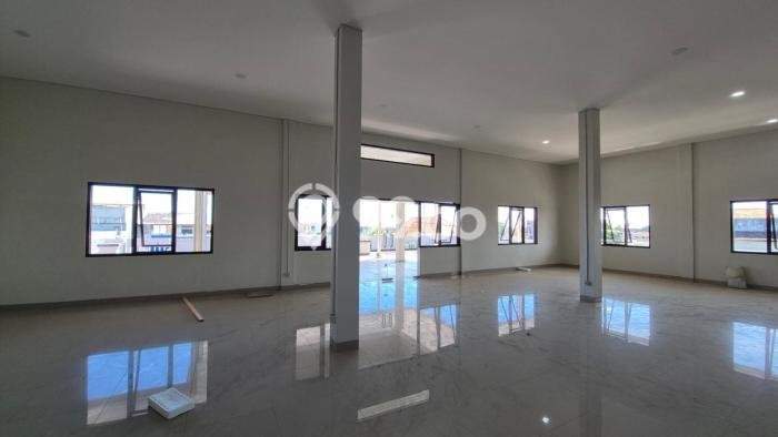 Ruko untuk Disewa di Pusat Denpasar Luas Bangunan 789m2 Ruko untuk Disewa di Pusat Denpasar Luas Bangunan 789m2