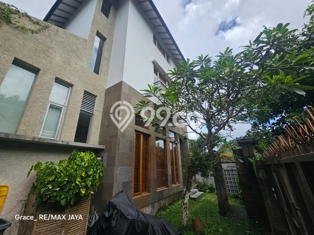 Vila Premium Kawasan , Luas 203m2m², Area Nyaman untuk keluarga Vila Premium Kawasan , Luas 203m2m², Area Nyaman untuk keluarga