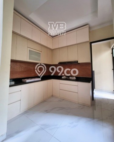 Rumah Mewah LB 250m2 Siap Huni Desain Elegan di BSD, Tangerang Rumah Mewah LB 250m2 Siap Huni Desain Elegan di BSD, Tangerang