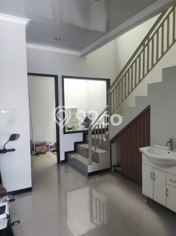 For Sale Rumah 3 Kamar Lokasi Ideal Bagus dan Strategis di Rungkut For Sale Rumah 3 Kamar Lokasi Ideal Bagus dan Strategis di Rungkut
