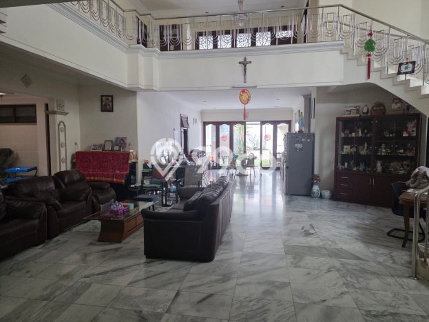 Jual Rumah Luas Elegan Dengan View Eksklusif di Dharma Husada, Surabaya Jual Rumah Luas Elegan Dengan View Eksklusif di Dharma Husada, Surabaya
