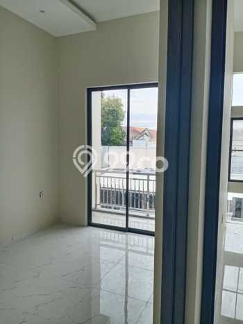 Dijual Cepat Rumah Favorit Siap Huni LB 172m2 di Sukolilo, Surabaya Dijual Cepat Rumah Favorit Siap Huni LB 172m2 di Sukolilo, Surabaya