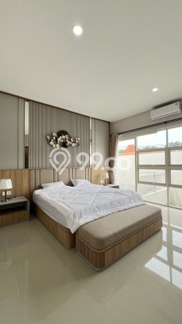 Dijual Rumah Mewah Megah Dengan View Cantik di Manyar, Surabaya Dijual Rumah Mewah Megah Dengan View Cantik di Manyar, Surabaya
