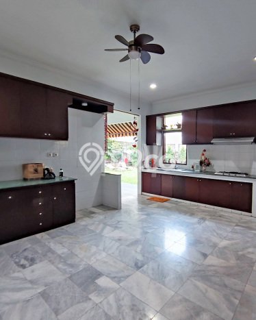 Sewa Rumah Murah di Kemang Jakarta Selatan Punya 5 Kamar Tidur Sewa Rumah Murah di Kemang Jakarta Selatan Punya 5 Kamar Tidur