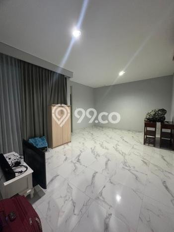 Rumah Elit LB 240m2 Siap Pakai Desain Elegan di Pakuwon City, Surabaya Rumah Elit LB 240m2 Siap Pakai Desain Elegan di Pakuwon City, Surabaya