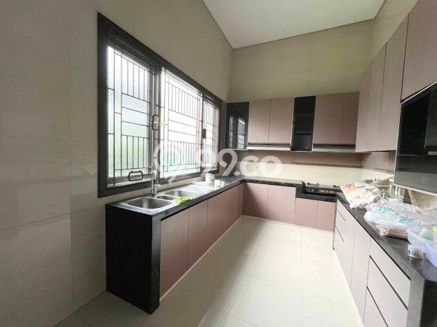 Hunian Elit LB 650m2 Siap Huni Desain Elegan di Pakuwon Indah, Surabaya Hunian Elit LB 650m2 Siap Huni Desain Elegan di Pakuwon Indah, Surabaya