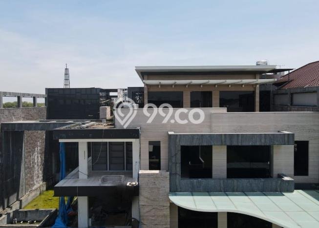 Jual Rumah Mewah Megah Dengan View Eksklusif di Pakuwon City, Surabaya Jual Rumah Mewah Megah Dengan View Eksklusif di Pakuwon City, Surabaya