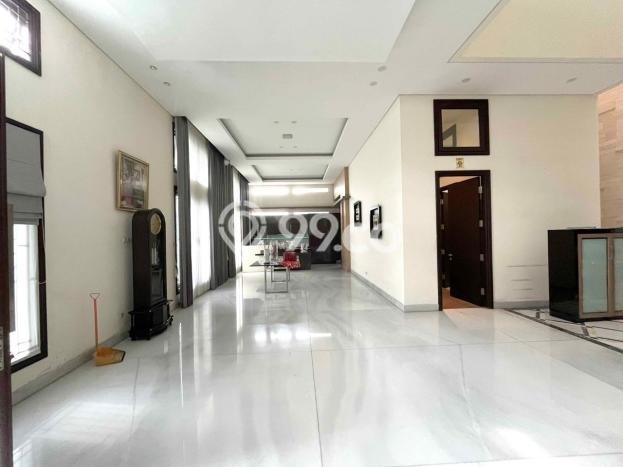 Hunian Elit LB 650m2 Siap Huni Desain Elegan di Pakuwon Indah, Surabaya Hunian Elit LB 650m2 Siap Huni Desain Elegan di Pakuwon Indah, Surabaya
