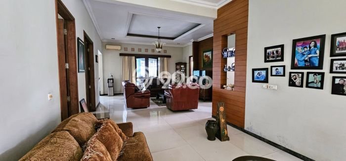 Hunian Elit LB 255m2 Siap Huni Desain Elegan di Srondol, Semarang Hunian Elit LB 255m2 Siap Huni Desain Elegan di Srondol, Semarang