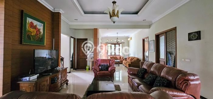 Hunian Elit LB 255m2 Siap Huni Desain Elegan di Srondol, Semarang Hunian Elit LB 255m2 Siap Huni Desain Elegan di Srondol, Semarang