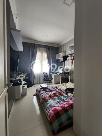 Rumah Elit Modern Tanpa Renovasi di Kota Wisata Jakarta Timur Rumah Elit Modern Tanpa Renovasi di Kota Wisata Jakarta Timur