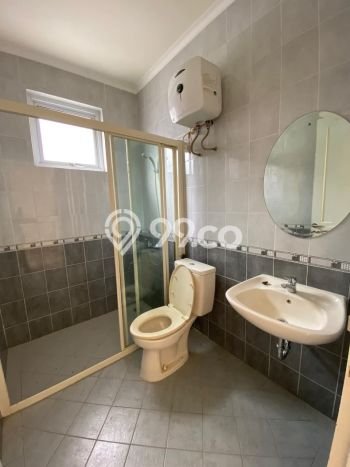 Rumah Elit Modern Tanpa Renovasi di Kota Wisata Jakarta Timur Rumah Elit Modern Tanpa Renovasi di Kota Wisata Jakarta Timur