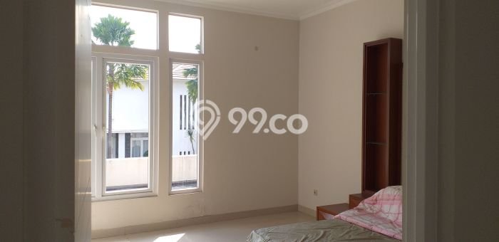 Rumah Elit Modern Tanpa Renovasi di Kota Wisata Jakarta Timur Rumah Elit Modern Tanpa Renovasi di Kota Wisata Jakarta Timur