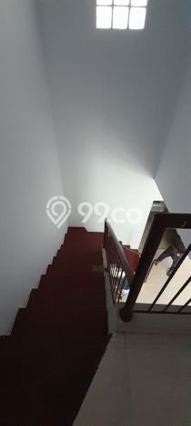 Rumah Luas Asri 3 KT Siap Huni di Raffles Hills Jakarta Timur Rumah Luas Asri 3 KT Siap Huni di Raffles Hills Jakarta Timur