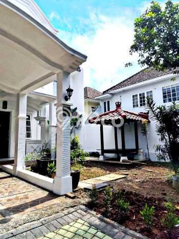 Dijual Hunian Rumah Terawat 3 KT di Legenda Wisata, Jakarta Timur Dijual Hunian Rumah Terawat 3 KT di Legenda Wisata, Jakarta Timur