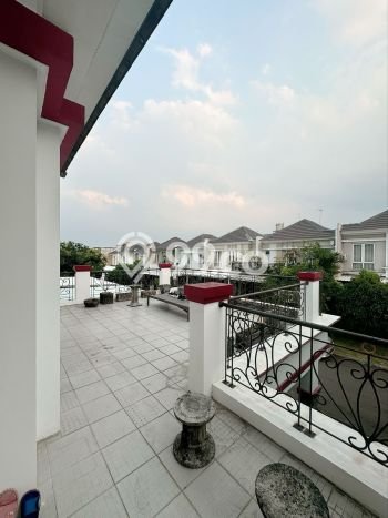 Dijual Rumah Eksklusif 3 KT di Kota Wisata, Jakarta Timur Dijual Rumah Eksklusif 3 KT di Kota Wisata, Jakarta Timur