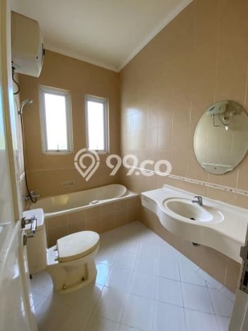 Rumah Elit Modern Tanpa Renovasi di Kota Wisata Jakarta Timur Rumah Elit Modern Tanpa Renovasi di Kota Wisata Jakarta Timur