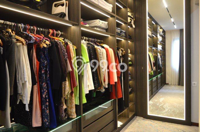 Rumah Mewah LB 500m2 Siap Huni Desain Elegan di BSD, Tangerang Rumah Mewah LB 500m2 Siap Huni Desain Elegan di BSD, Tangerang