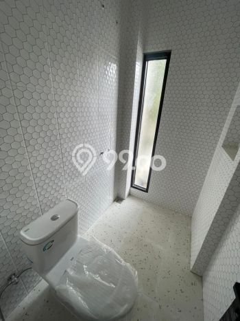 For Sale Hunian Rumah Terawat 4 KT di BSD Sevilla, Tangerang For Sale Hunian Rumah Terawat 4 KT di BSD Sevilla, Tangerang