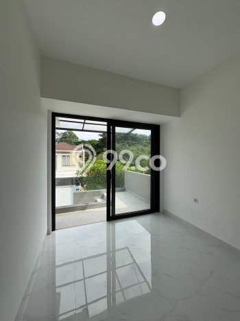 Rumah Elit Modern Tanpa Renovasi di BSD De Park Tangerang Rumah Elit Modern Tanpa Renovasi di BSD De Park Tangerang