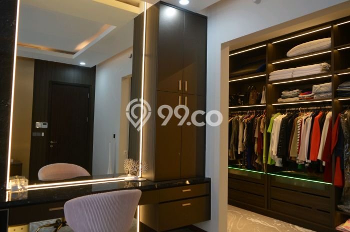Rumah Mewah LB 500m2 Siap Huni Desain Elegan di BSD, Tangerang Rumah Mewah LB 500m2 Siap Huni Desain Elegan di BSD, Tangerang