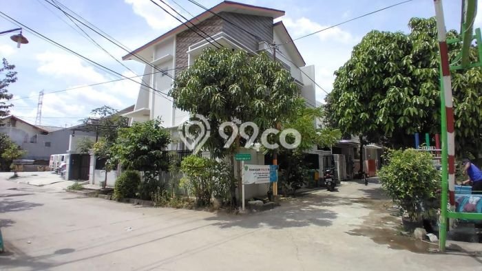 Rumah Strategis Modern Lb 217m2 di Bekasi Barat, Bekasi Rumah Strategis Modern Lb 217m2 di Bekasi Barat, Bekasi
