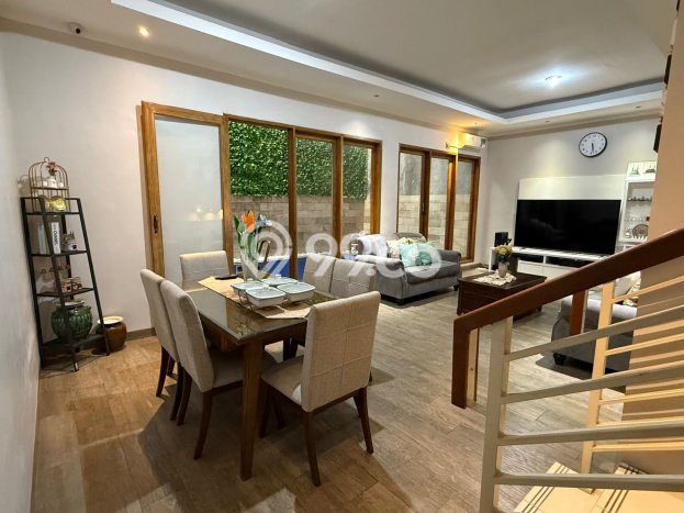 Rumah Mewah LB 200m2 Siap Pakai Desain Elegan di Bintaro, Tangerang Selatan Rumah Mewah LB 200m2 Siap Pakai Desain Elegan di Bintaro, Tangerang Selatan