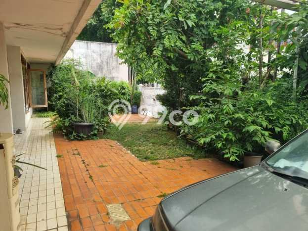 Rumah Elit Modern Tanpa Renovasi di Senopati Jakarta Selatan Rumah Elit Modern Tanpa Renovasi di Senopati Jakarta Selatan