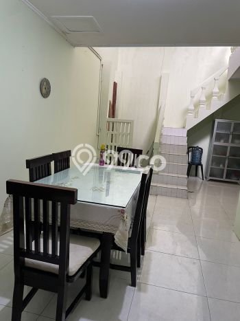 Rumah Elit Modern Tanpa Renovasi di Pondok Indah Jakarta Selatan Rumah Elit Modern Tanpa Renovasi di Pondok Indah Jakarta Selatan