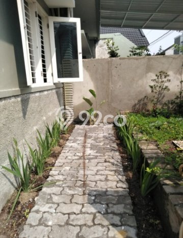 Rumah Luas Asri 4 KT Siap Pakai di BSD Griya Loka Tangerang Rumah Luas Asri 4 KT Siap Pakai di BSD Griya Loka Tangerang