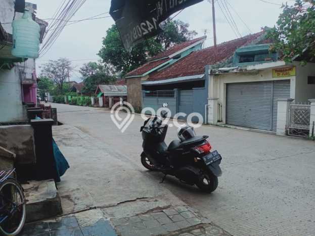 Rumah Modern LT 334m2m² Siap Huni di , Dekat Pusat Perbelanjaan, Bandung Rumah Modern LT 334m2m² Siap Huni di , Dekat Pusat Perbelanjaan, Bandung