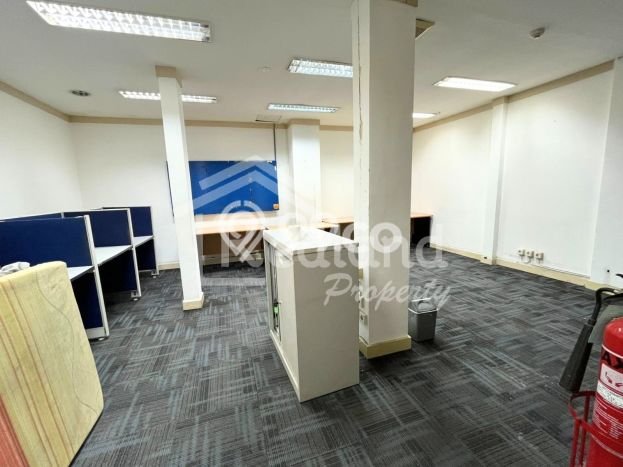 Komersial untuk disewa di Semarang Tengah punya LT 1213m2 & LB 677m2 harga sewa kompetitif Komersial untuk disewa di Semarang Tengah punya LT 1213m2 & LB 677m2 harga sewa kompetitif